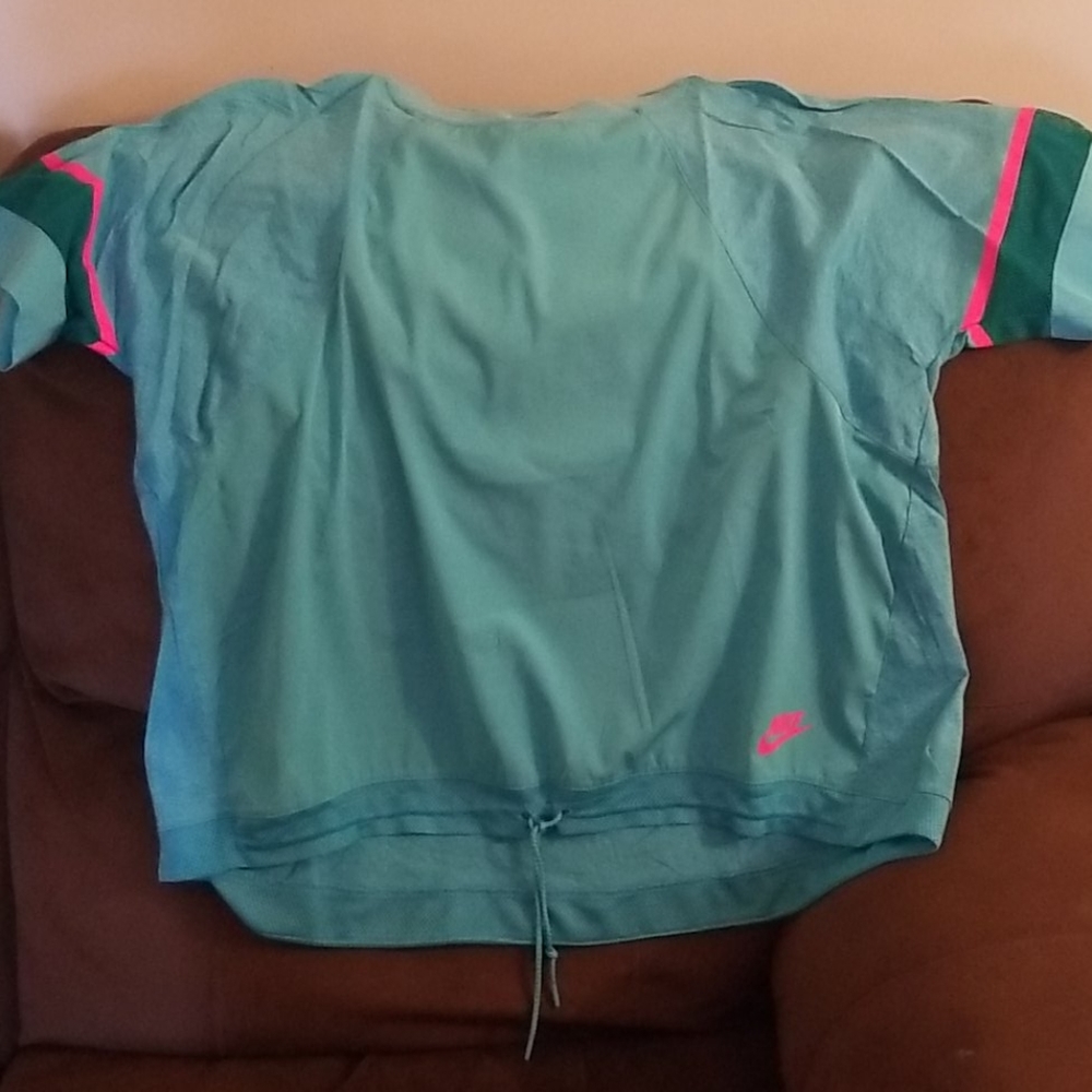 Nike top
